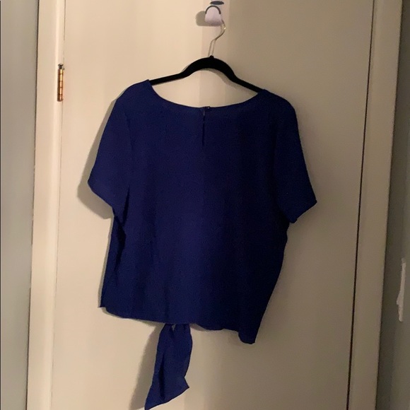 Blue shortsleeved blouse - Picture 2 of 2